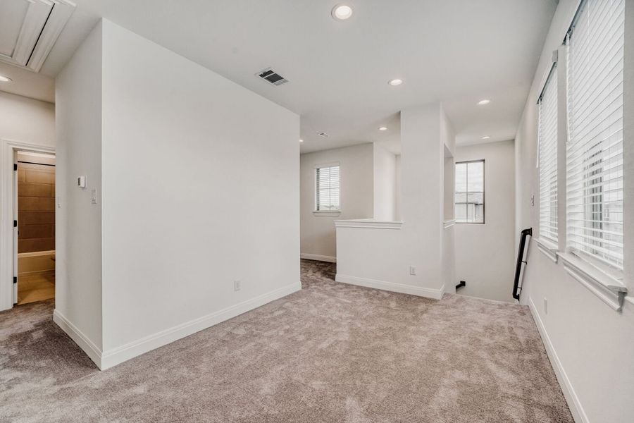 Spacious, unfurnished interior of a new home in The Porch at Du Pre, Buda (Image 16).