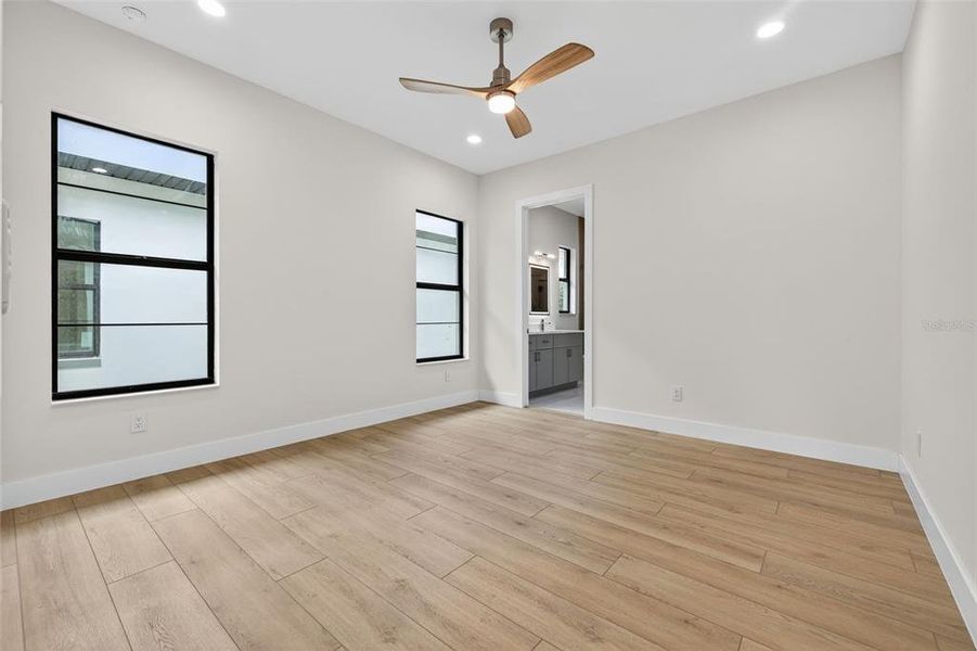 Spacious, unfurnished interior of a new home in , St. Petersburg (Image 24).