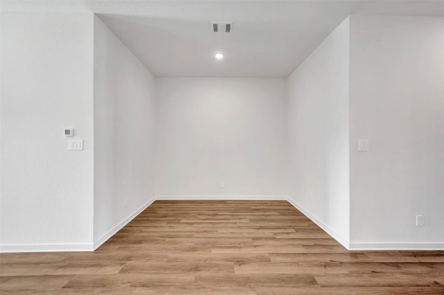 Spacious, unfurnished interior of a new home in Sorella, Tomball (Image 34).