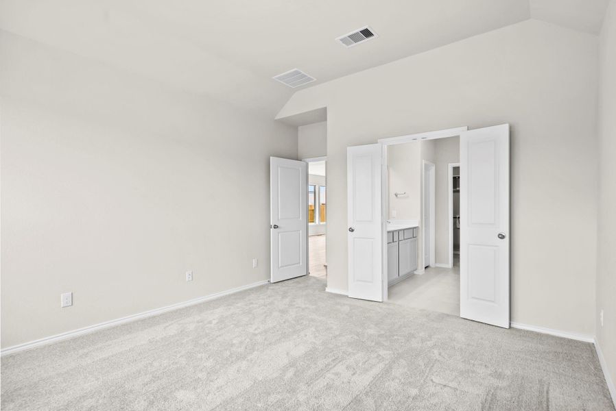 Spacious, unfurnished interior of a new home in The Trails, New Caney (Image 9).