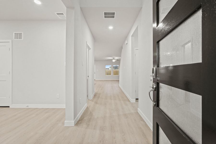 Spacious, unfurnished interior of a new home in Bayou Bend, Angleton (Image 20). Spacious, unfurnished interior of a new home in Bayou Bend, Angleton (Image 20).