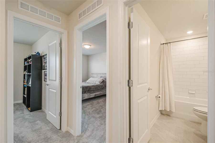 Furnished interior view inside a new home in , Orlando (Image 16).