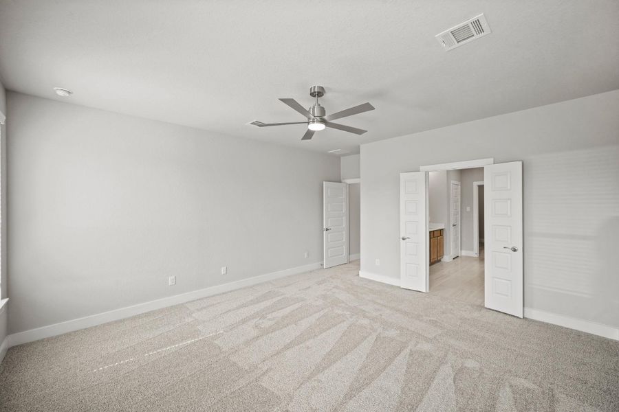 Spacious, unfurnished interior of a new home in Morton Creek Ranch, Katy (Image 15).