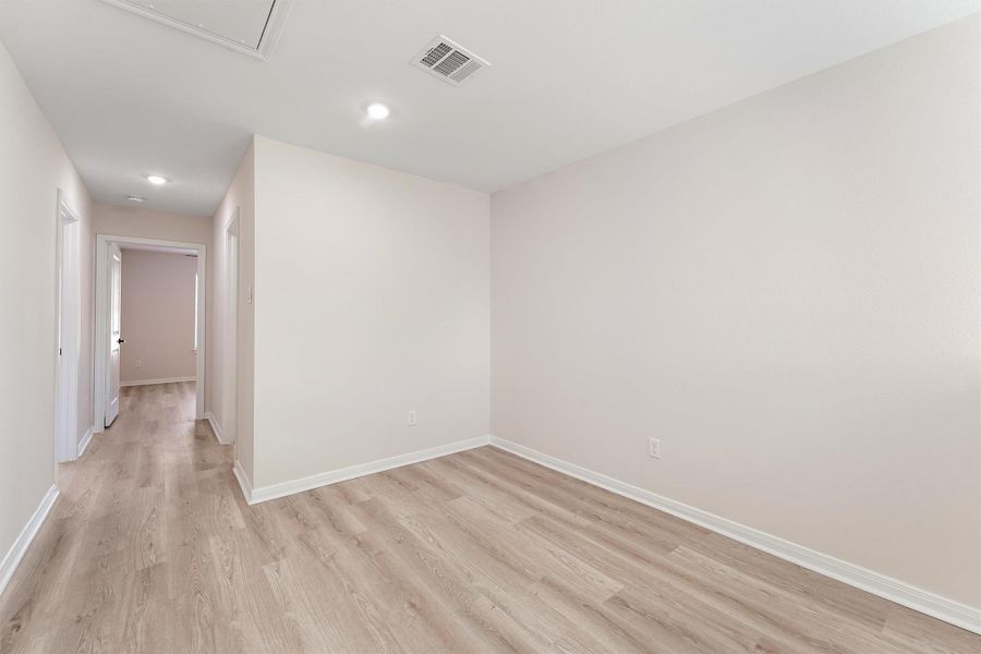 Spacious, unfurnished interior of a new home in , Houston (Image 14).