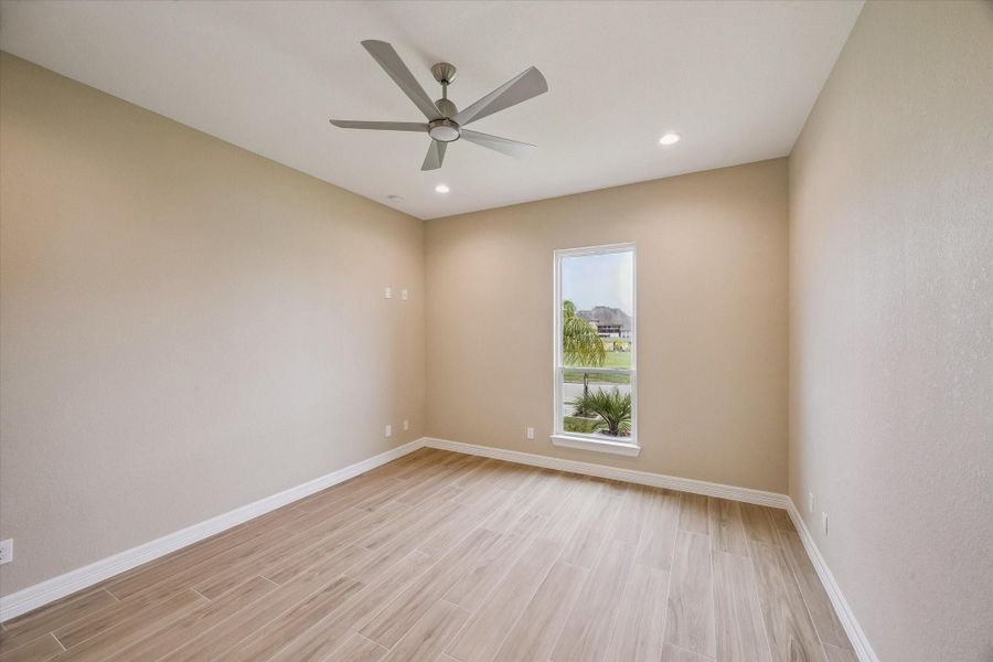 Spacious, unfurnished interior of a new home in , Kemah (Image 34). Spacious, unfurnished interior of a new home in , Kemah (Image 34).