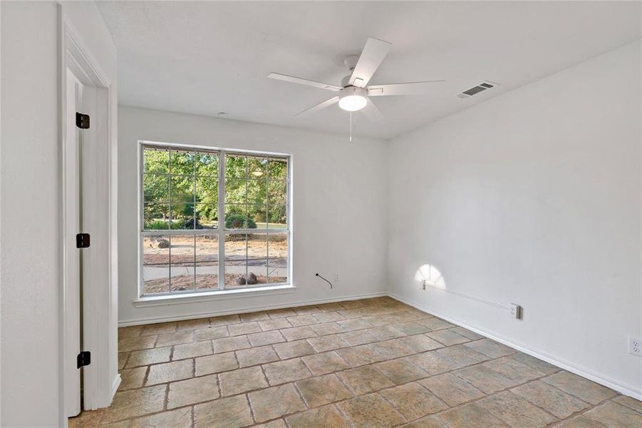 Spacious, unfurnished interior of a new home in , Powderly (Image 17).