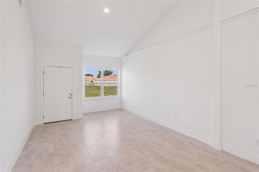 Spacious, unfurnished interior of a new home in , Kissimmee (Image 10).