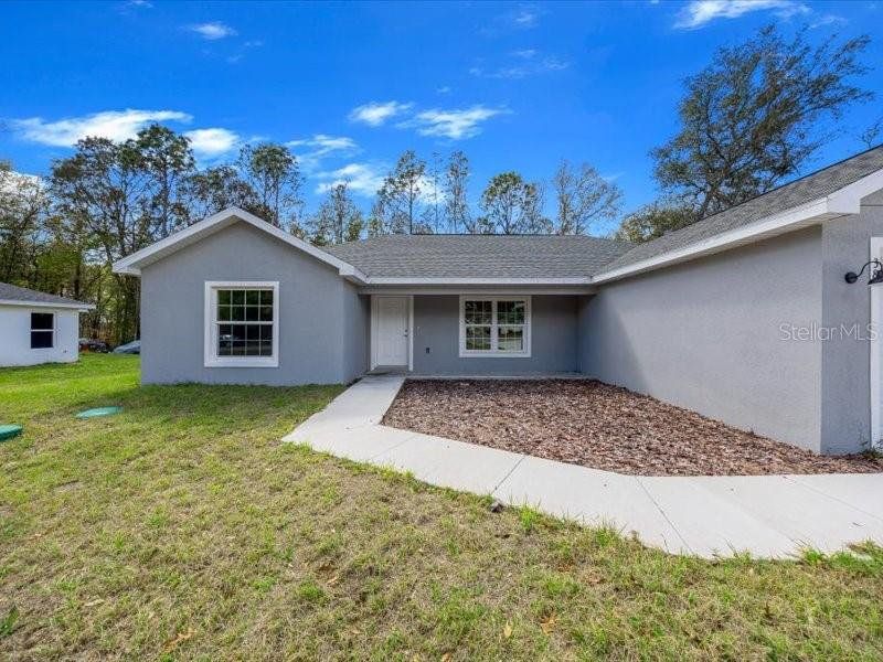 Exterior details and patio area of a home in , Ocala (Image 3).