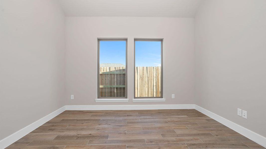 Spacious, unfurnished interior of a new home in Elyson, Katy (Image 5).