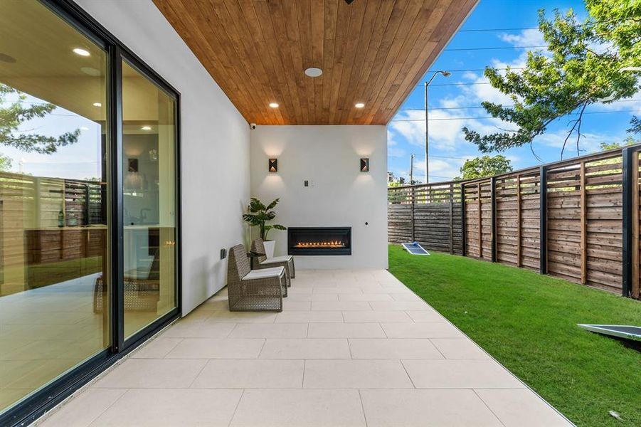 Exterior details and patio area of a home in , Dallas (Image 19).
