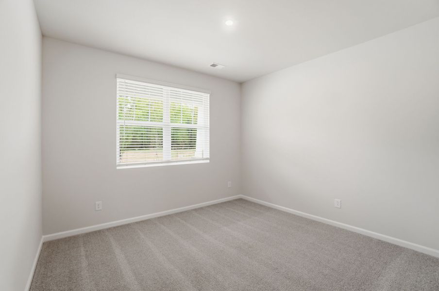 Spacious, unfurnished interior of a new home in Waxhaw Landing, Monroe (Image 15).