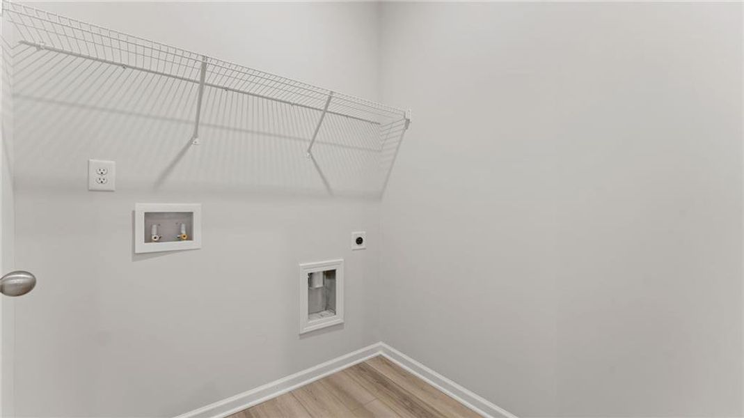 Spacious, unfurnished interior of a new home in Villages at Cedar Hill, Dallas (Image 24).