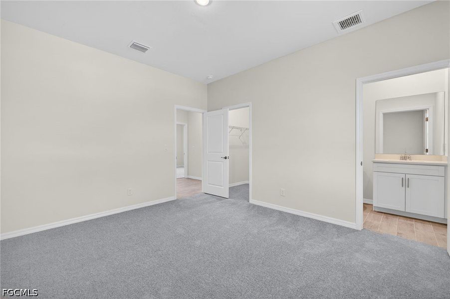 Spacious, unfurnished interior of a new home in Cape Coral, Cape Coral (Image 27).