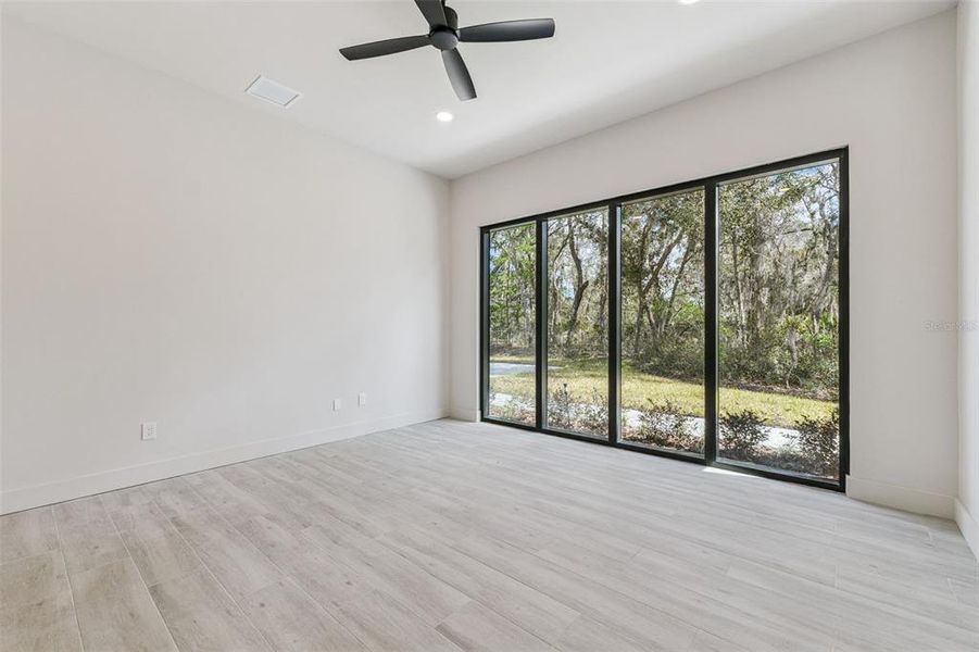 Spacious, unfurnished interior of a new home in , Winter Springs (Image 43).