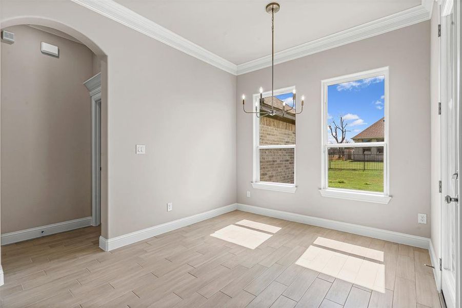Spacious, unfurnished interior of a new home in Pecan Plantation, Granbury (Image 31).