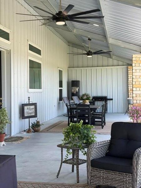 Exterior details and patio area of a home in , El Campo (Image 25).