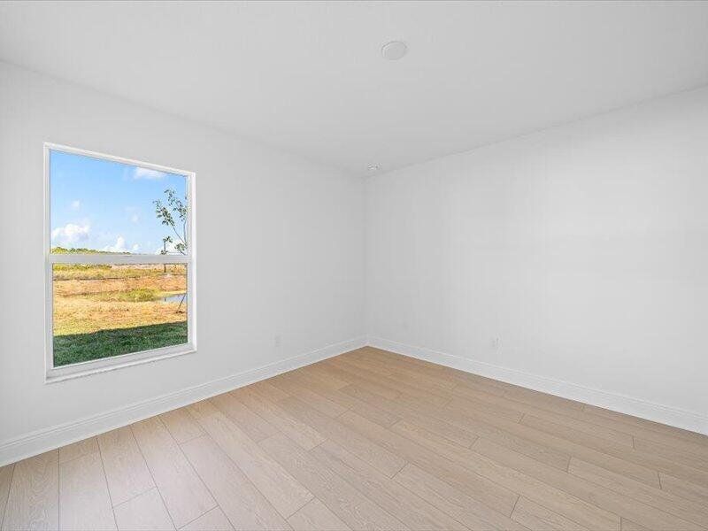 Spacious, unfurnished interior of a new home in , Fort Pierce (Image 11).