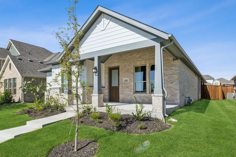 Representative exterior details of a home built from the Wren by Centre Living Homes in Dove Hollow, Waxahachie (Image 3).