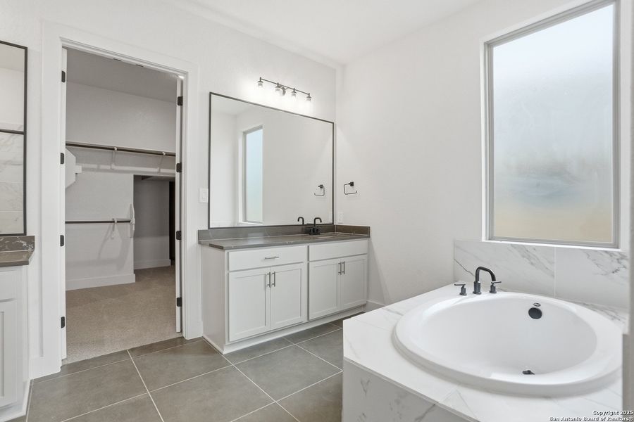 Furnished interior view inside a new home in Haby Hill 50s, San Antonio (Image 12).