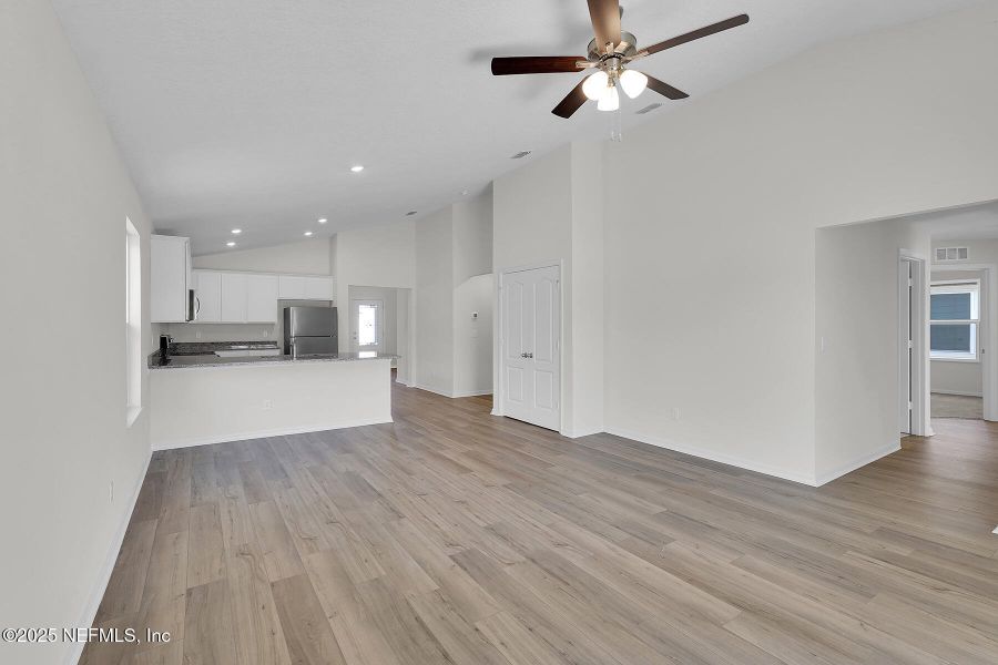 Spacious, unfurnished interior of a new home in , Jacksonville (Image 13).