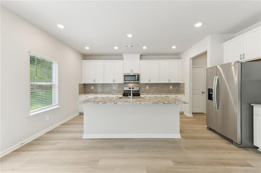 Furnished interior view inside a new home in Ivey Township, Dallas (Image 10).