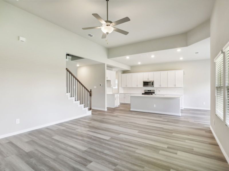 Spacious, unfurnished interior of a new home in Lakehaven - Premier Series, Farmersville (Image 18).