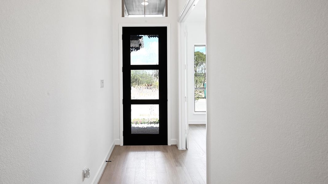 Spacious, unfurnished interior of a new home in 6 Creeks 45', Kyle (Image 13).