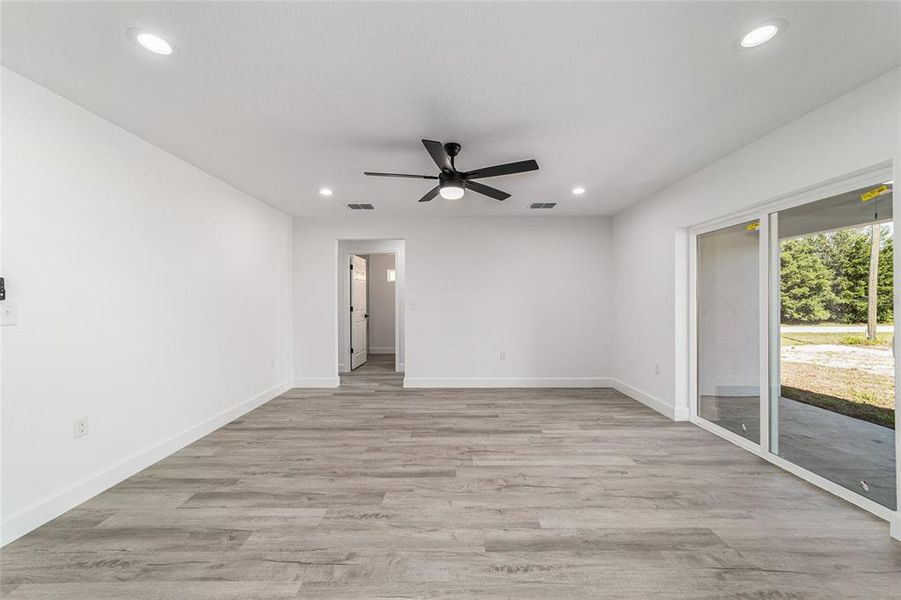 Spacious, unfurnished interior of a new home in , Ocala (Image 50).