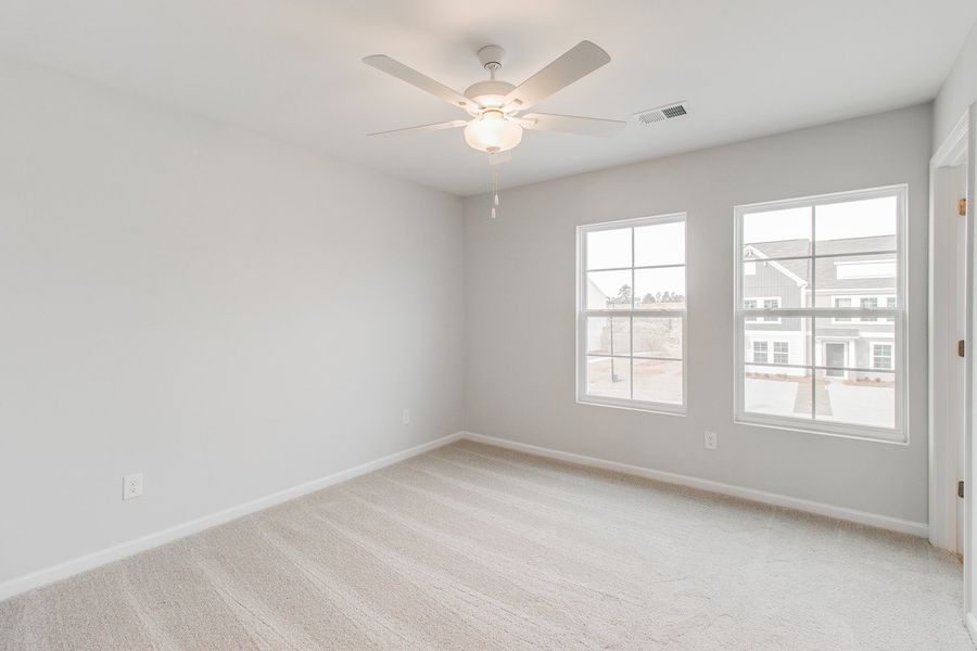 Spacious, unfurnished interior of a new home in Astoria, Columbia (Image 19).