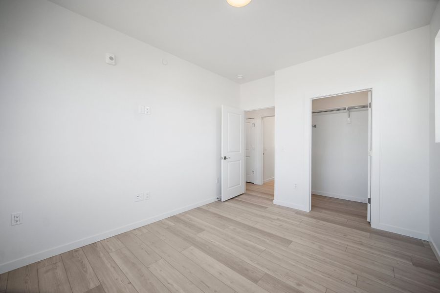 Spacious, unfurnished interior of a new home in Lyric at RidgeGate Condos, Lone Tree (Image 18).