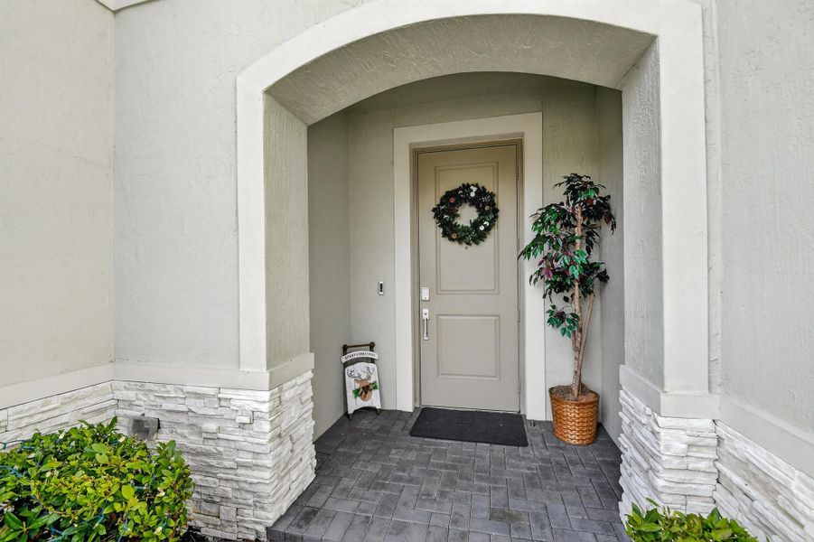 Exterior details and patio area of a home in , Lake Worth (Image 30).