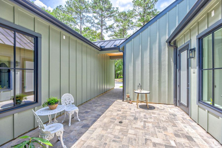 Exterior details and patio area of a home in , Magnolia (Image 31).