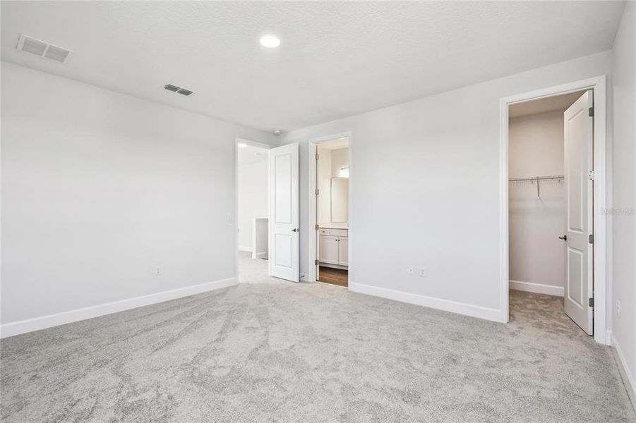 Spacious, unfurnished interior of a new home in Emerson Pointe, Apopka (Image 32).