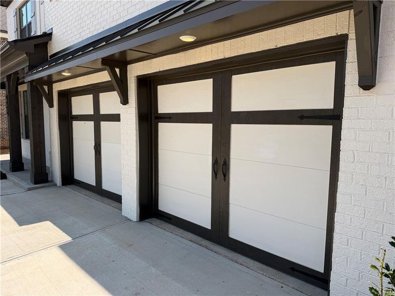 Exterior details and patio area of a home in Pinecrest Ridge, Dacula (Image 26).