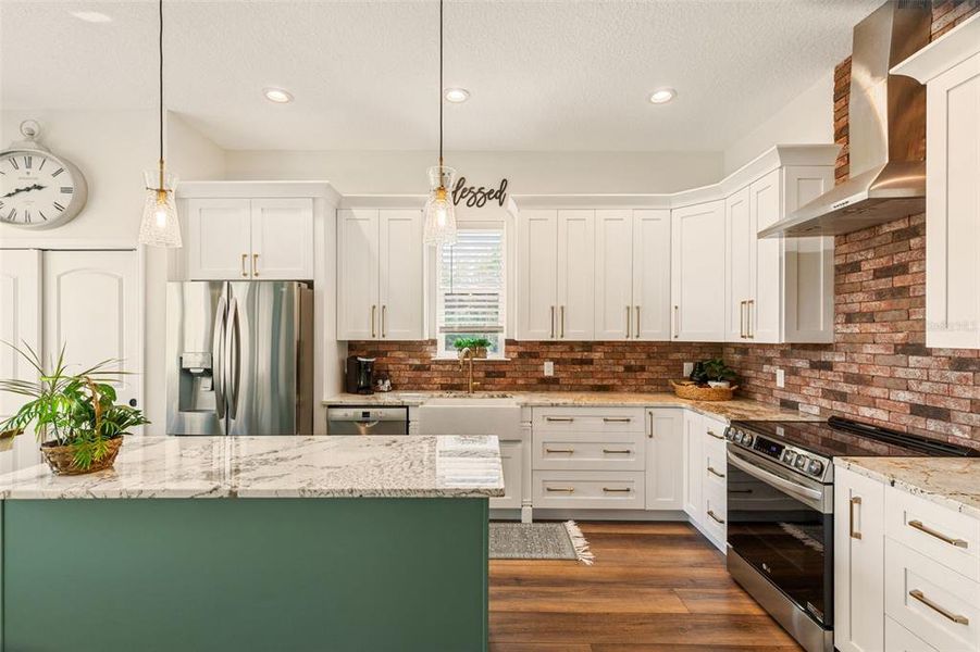 Furnished interior view inside a new home in , Plant City (Image 10).