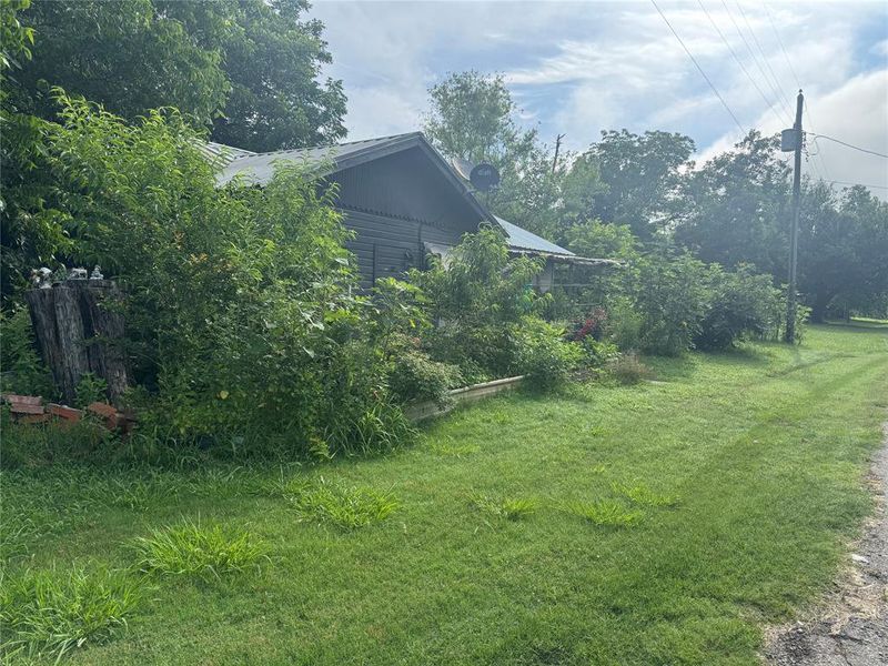 Image 6 of a home in . Image 6 of a home in .