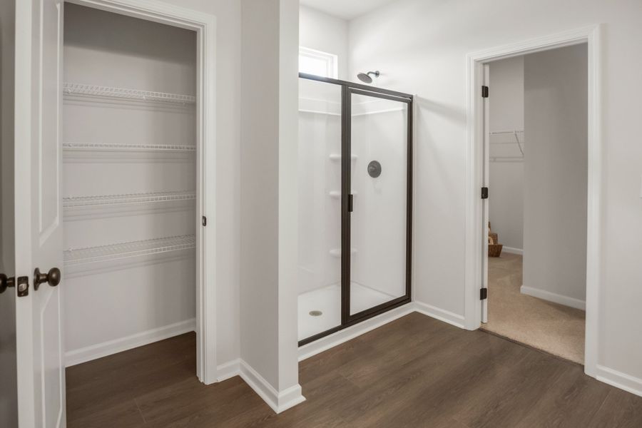 Spacious, unfurnished interior of a new home in The Oaks, Clarksville (Image 19).