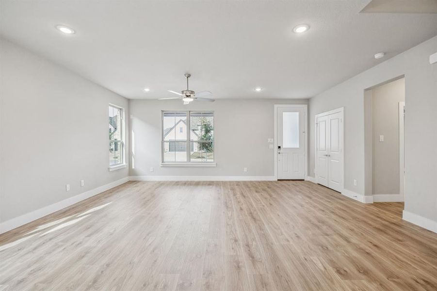 Spacious, unfurnished interior of a new home in Dove Hollow, Waxahachie (Image 22). Spacious, unfurnished interior of a new home in Dove Hollow, Waxahachie (Image 22).