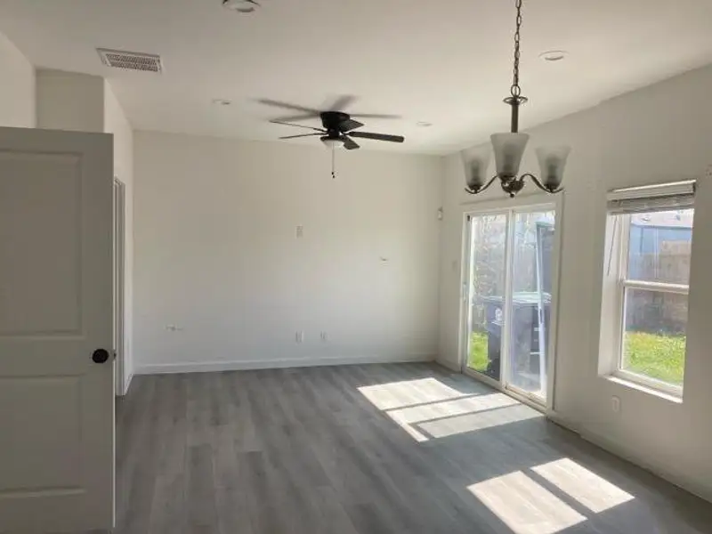 Spacious, unfurnished interior of a new home in , Houston (Image 6).