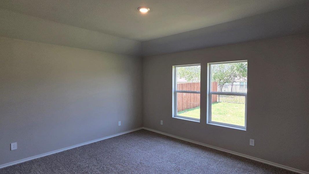 Spacious, unfurnished interior of a new home in Lonestar at Liberty Trails, Fort Worth (Image 8).