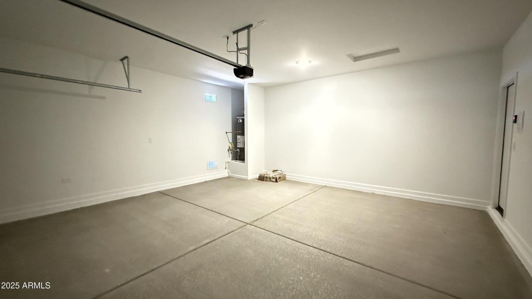 023 - 2-Car Garage 023 - 2-Car Garage