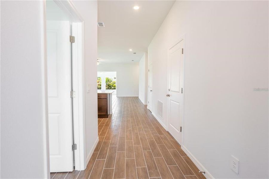 Spacious, unfurnished interior of a new home in , Rotonda West (Image 19).