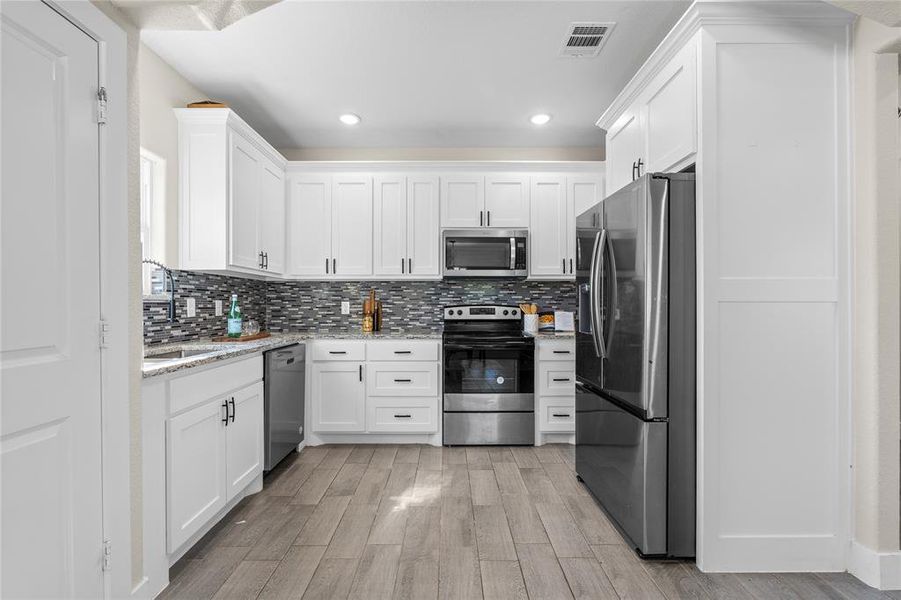 Furnished interior view inside a new home in , Granbury (Image 18). Furnished interior view inside a new home in , Granbury (Image 18).