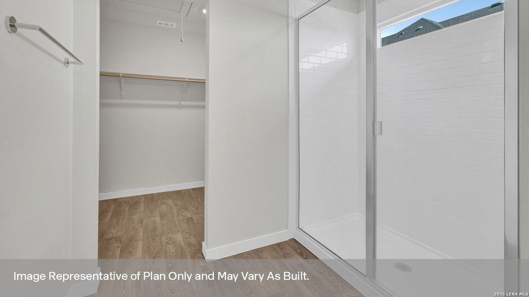 Spacious, unfurnished interior of a new home in Mayfair, New Braunfels (Image 14).