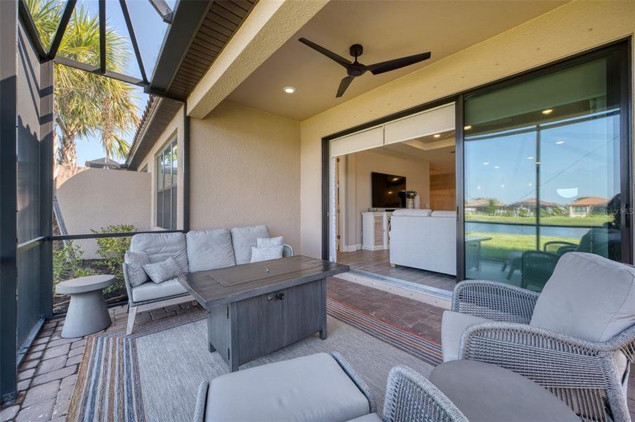 Exterior details and patio area of a home in , Bradenton (Image 3).