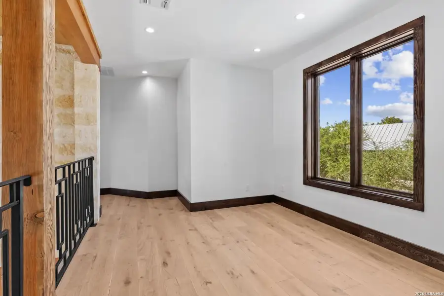 Spacious, unfurnished interior of a new home in , Fredericksburg (Image 18).