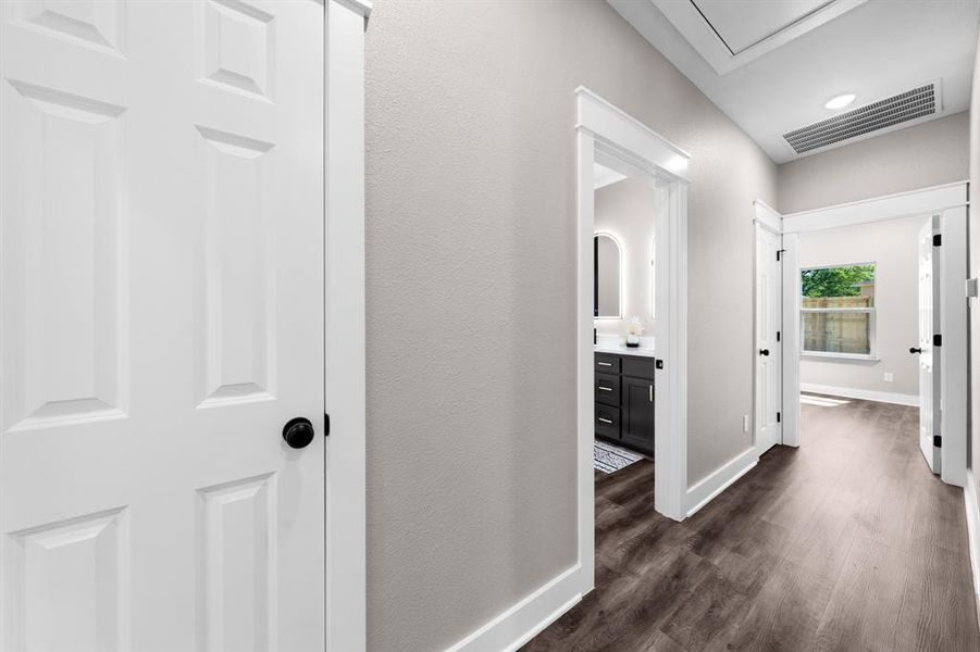 Spacious, unfurnished interior of a new home in , Sulphur Springs (Image 18).