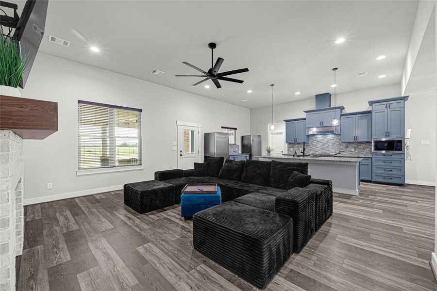 Furnished interior view inside a new home in , Alvin (Image 15).