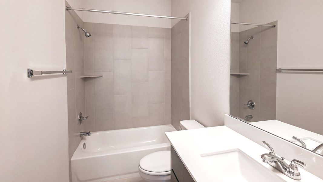 Furnished interior view inside a new home in 6 Creeks 50', Kyle (Image 11).