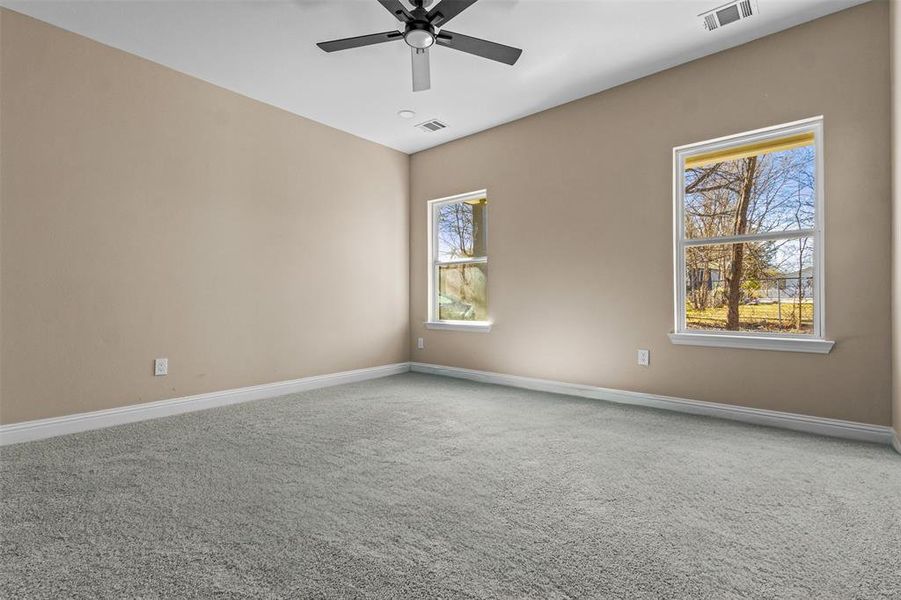 Spacious, unfurnished interior of a new home in , Corsicana (Image 10).